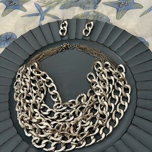 So pretty this is a chain necklace